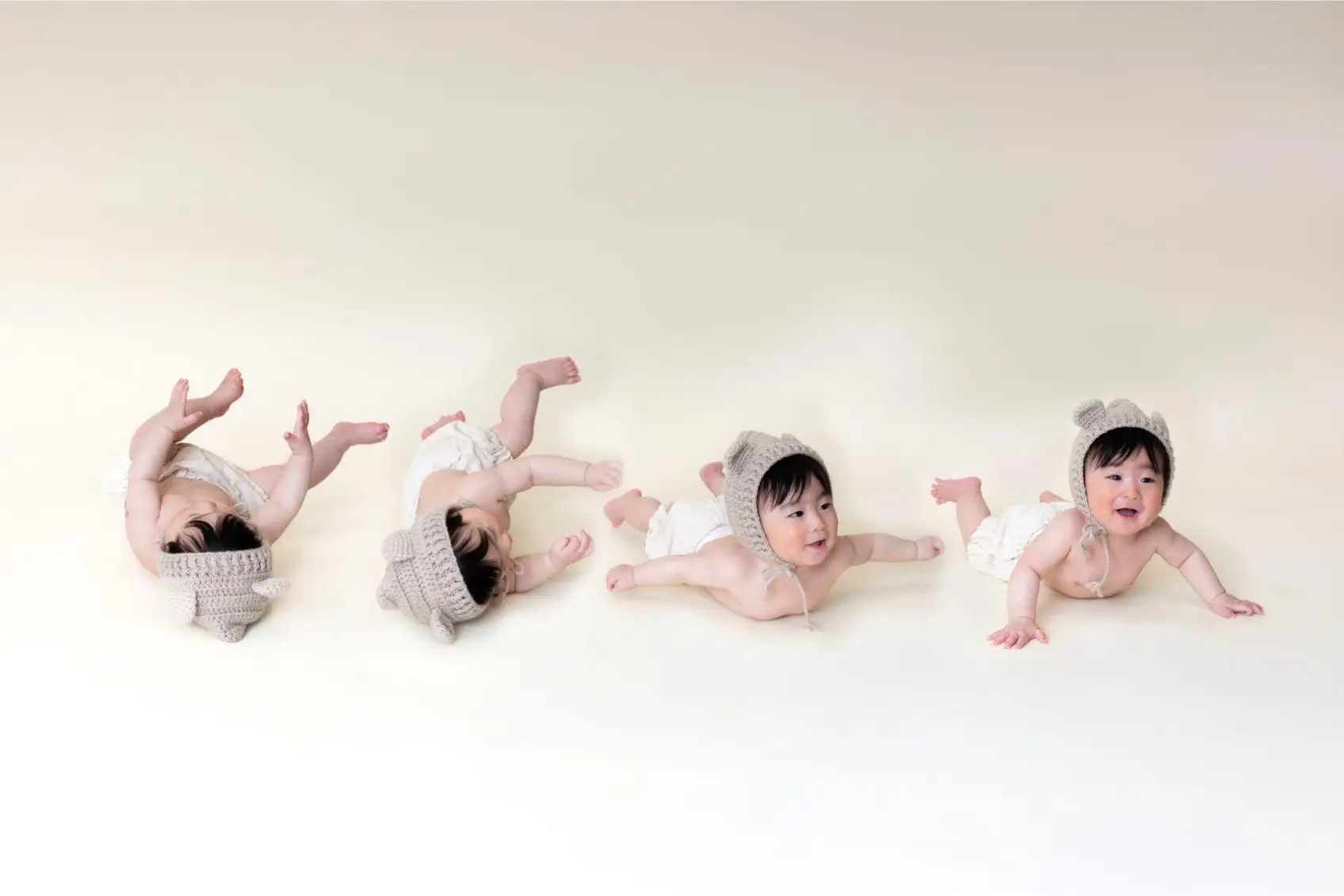 ころりんフォトプラン
                東北初！寝返りを可愛く残せるのは当店だけ！
                撮影料｜25000円